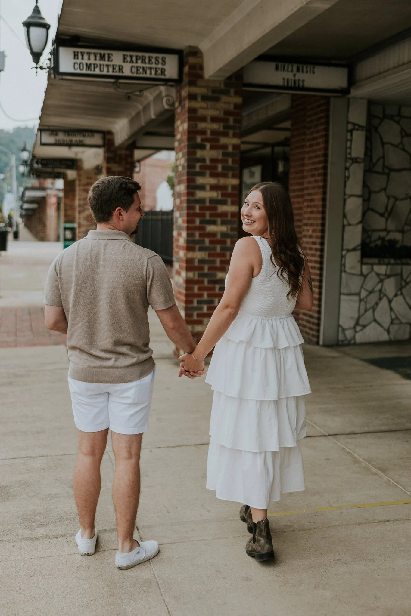 johnson-city-elizabethton-knoxville-tennessee-downtown-coffee-engagement-session-katy-sergent-photography-wedding-photographer-15.jpg