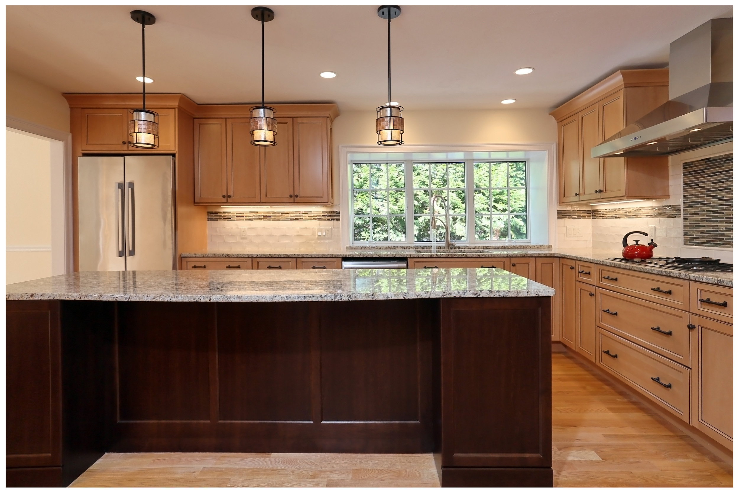 KitchenVisions-New-Traditional-Kitchen-ChestnutHill-6E9C8378rt-12x8-300.jpg