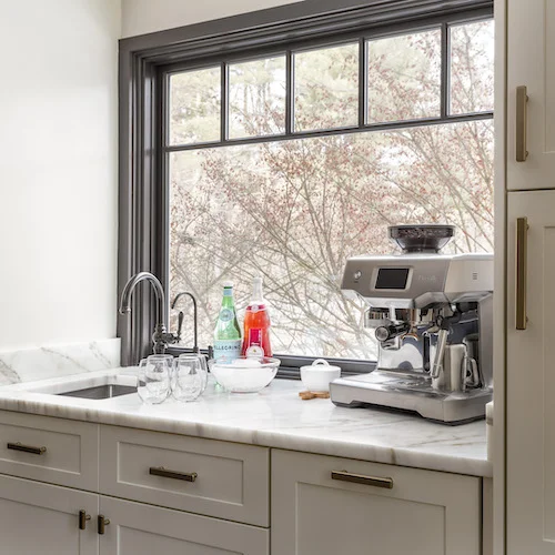 Style Report: Dark Window Trims and Contrasting Hues