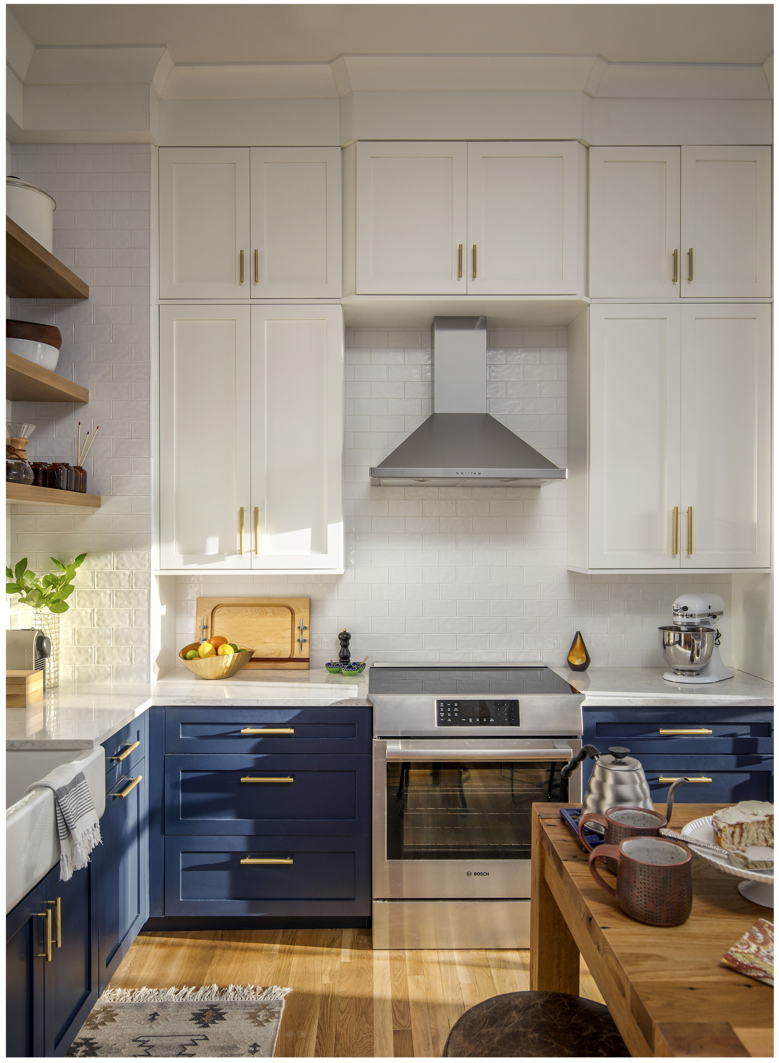 kitchenvisions-transitional-kitchen-south-end-boston-range-hood-view.jpg