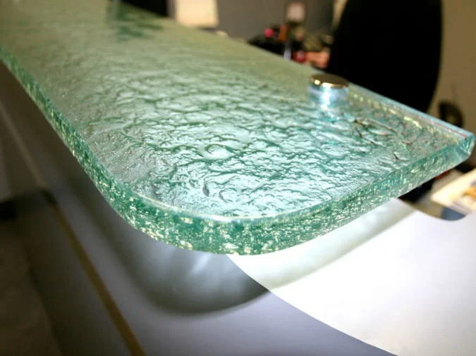 glass-countertops-rock-texture-round-edge-675-min.jpg