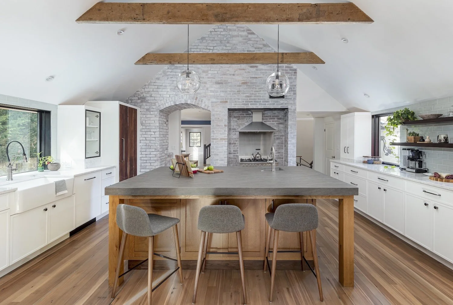 The Transitional Kitchen: Blending Modern and Classic Elements
