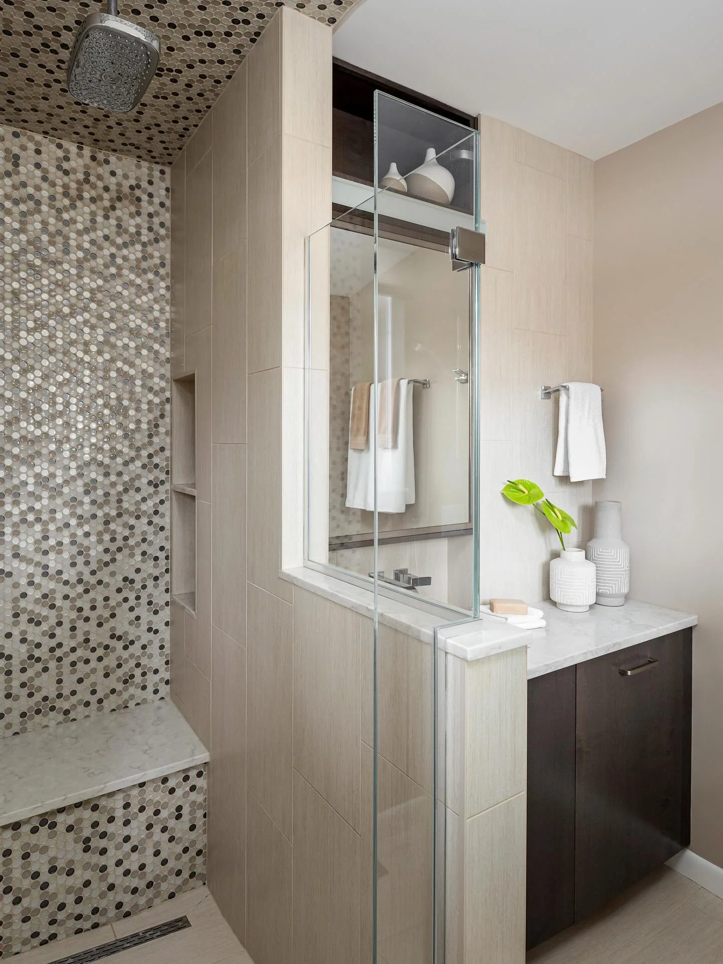 SMALL BATHROOM? No problem! Read about space-saving remodeling ideas on the KV blog. Link in bio. 

Image 1. A smaller footprint that lives large in a mid-century modern project in Newton. 
Builder: Jensen Hus Design Build
Photographer: @michaelplefe