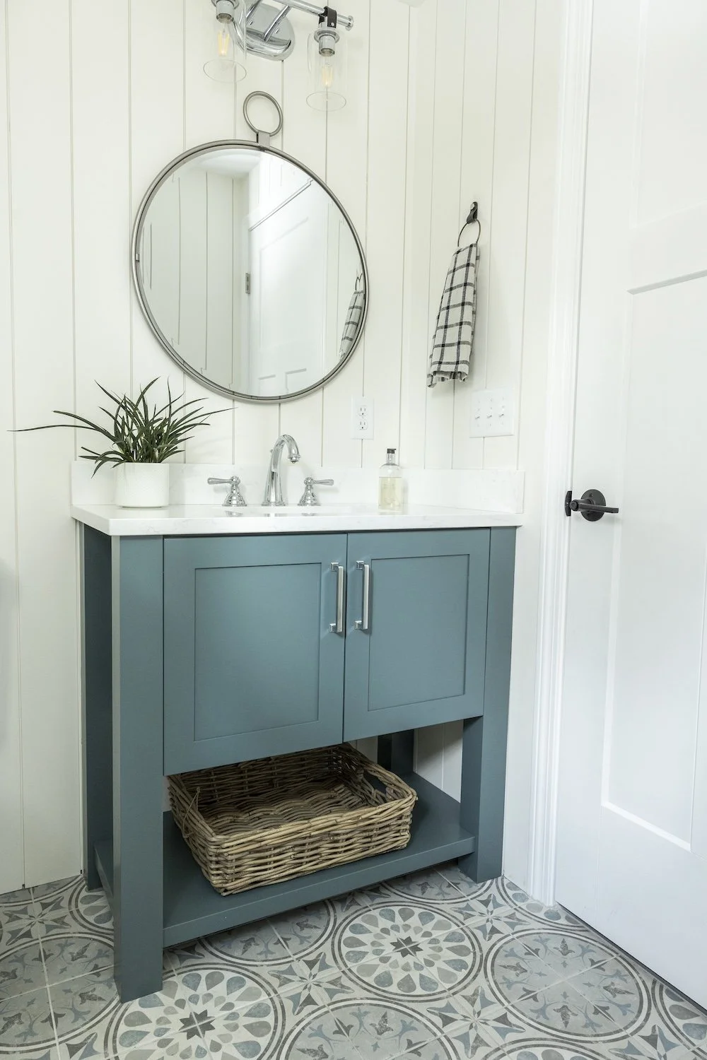 primary bathroom layout