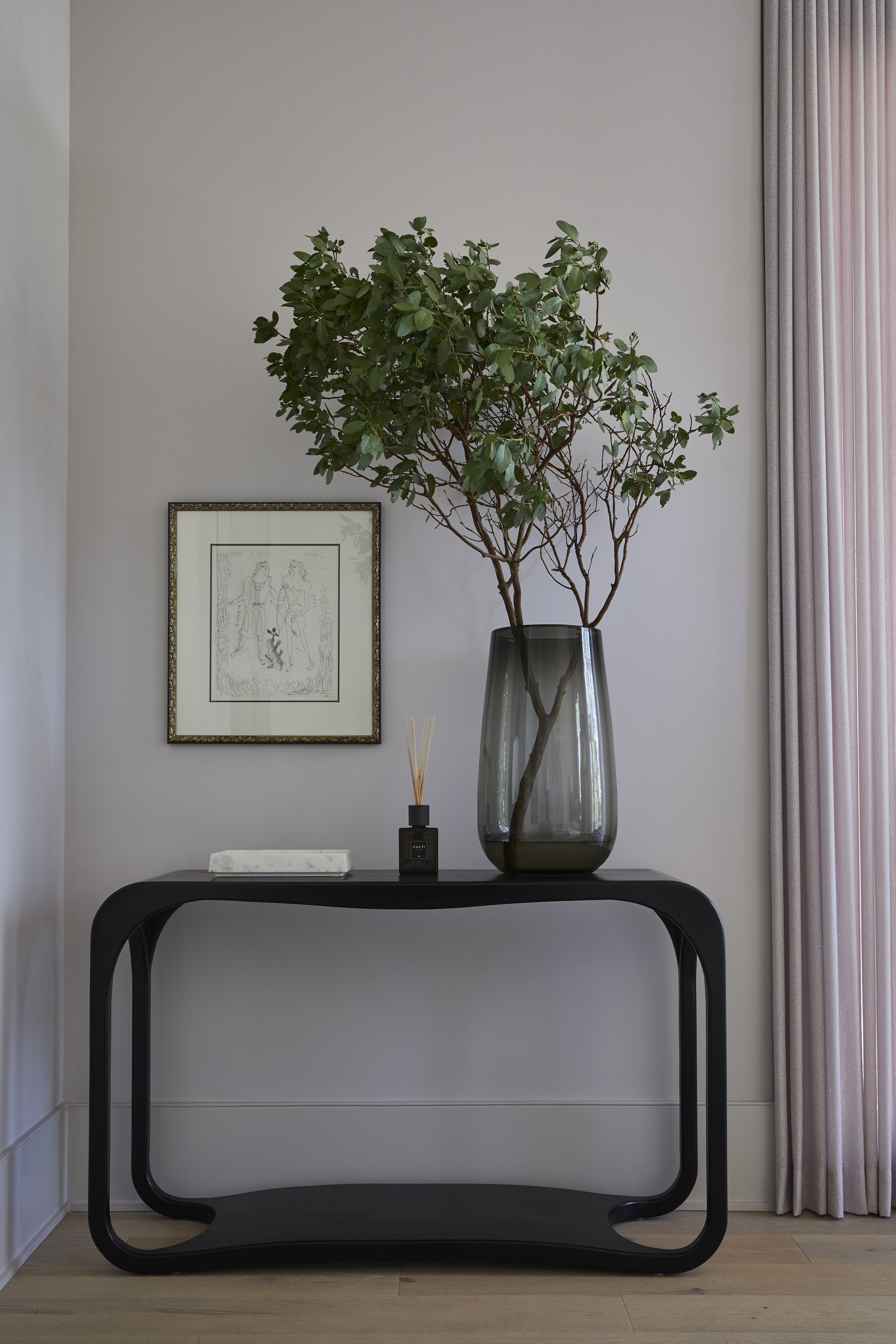 2021 serenbe showhouse | primary bedroom console | kelly blackmon photography