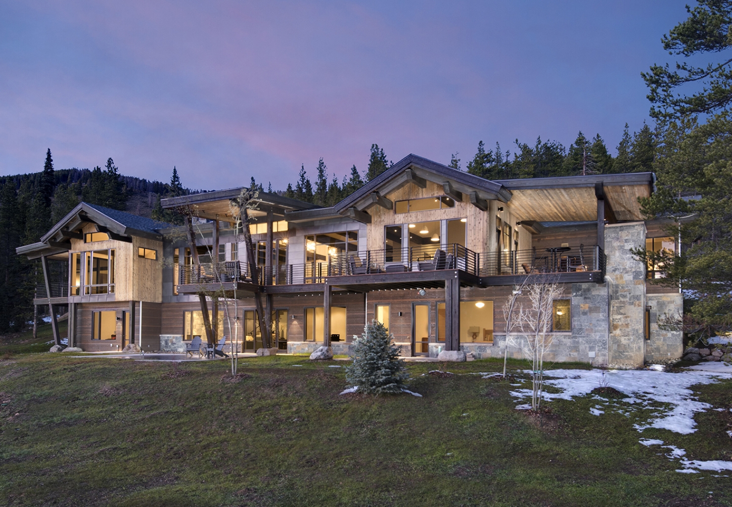   BUILDERS OF AWARD-WINNING MOUNTAIN HOMES   Put our 30-plus years construction expertise to work for you. 
