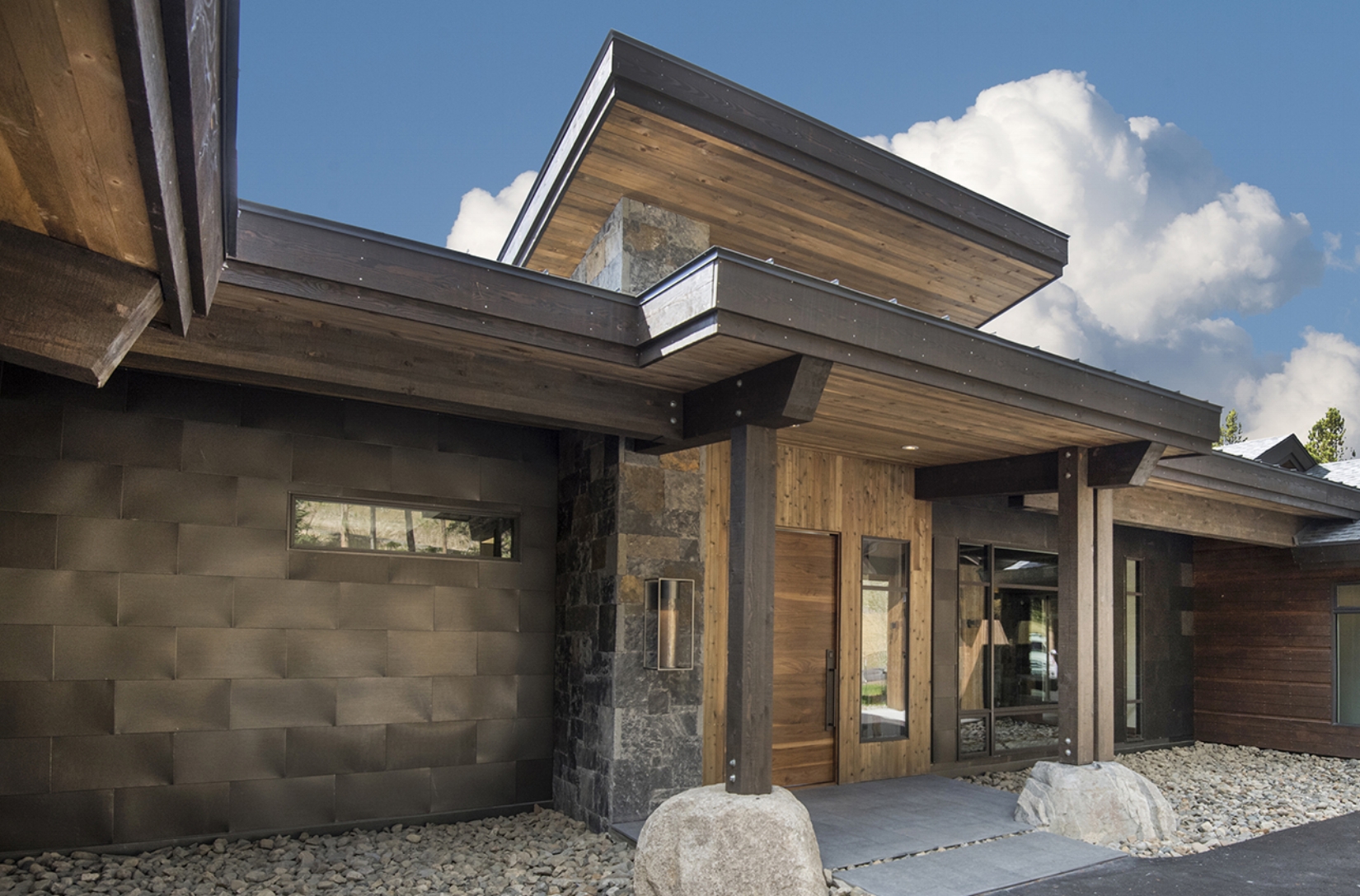   BUILDERS OF AWARD-WINNING MOUNTAIN HOMES   Put our 30-plus years construction expertise to work for you. 