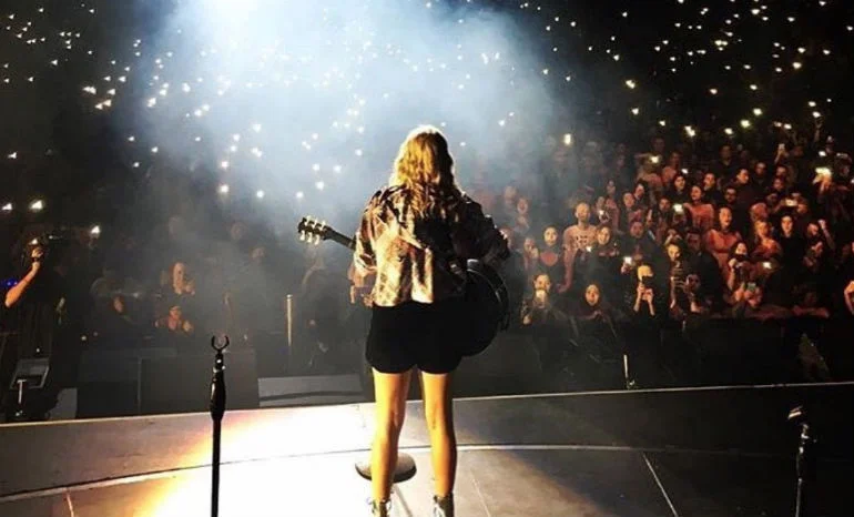 taylorswift_crowd.jpg