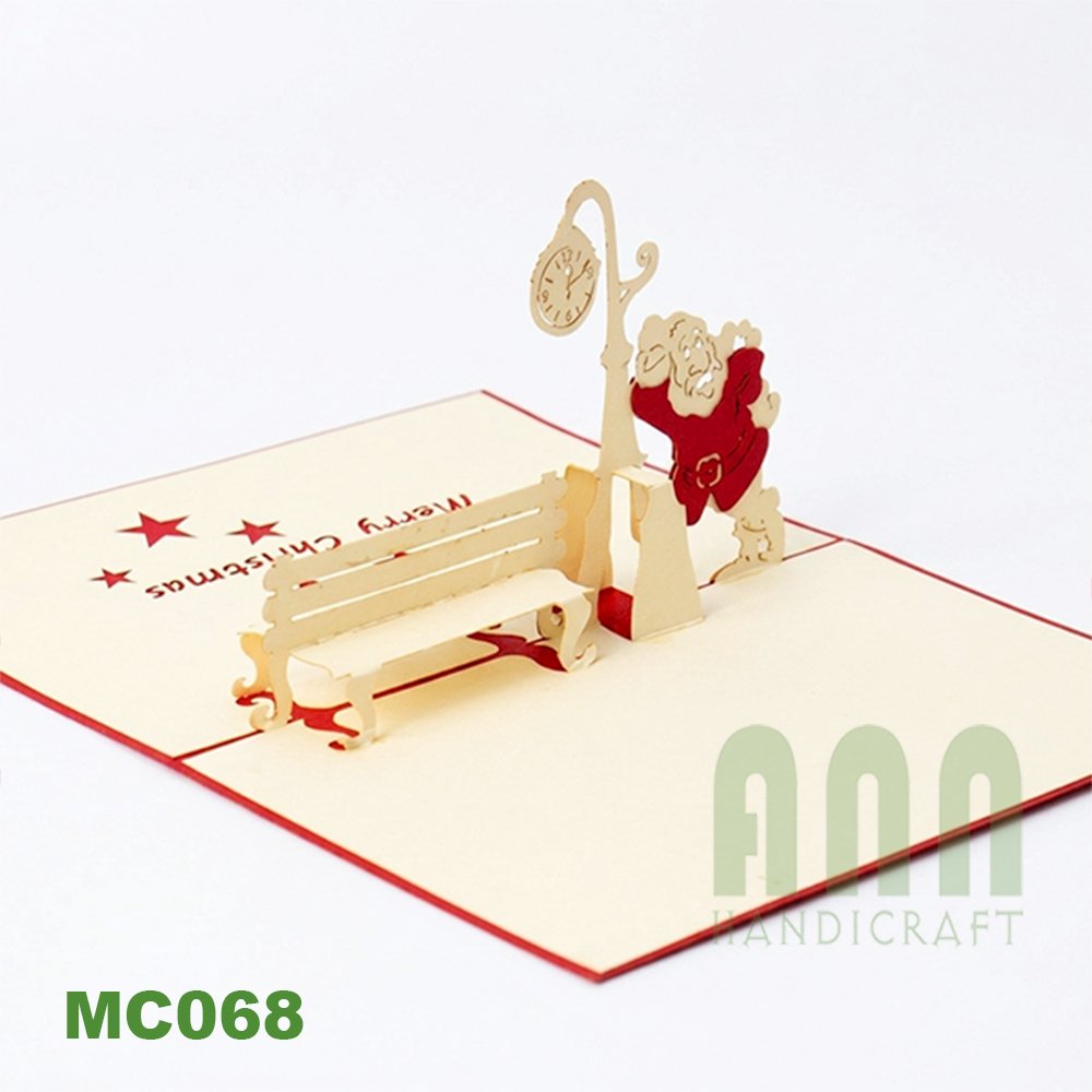 MC068_Santa-&-bench-02.jpg