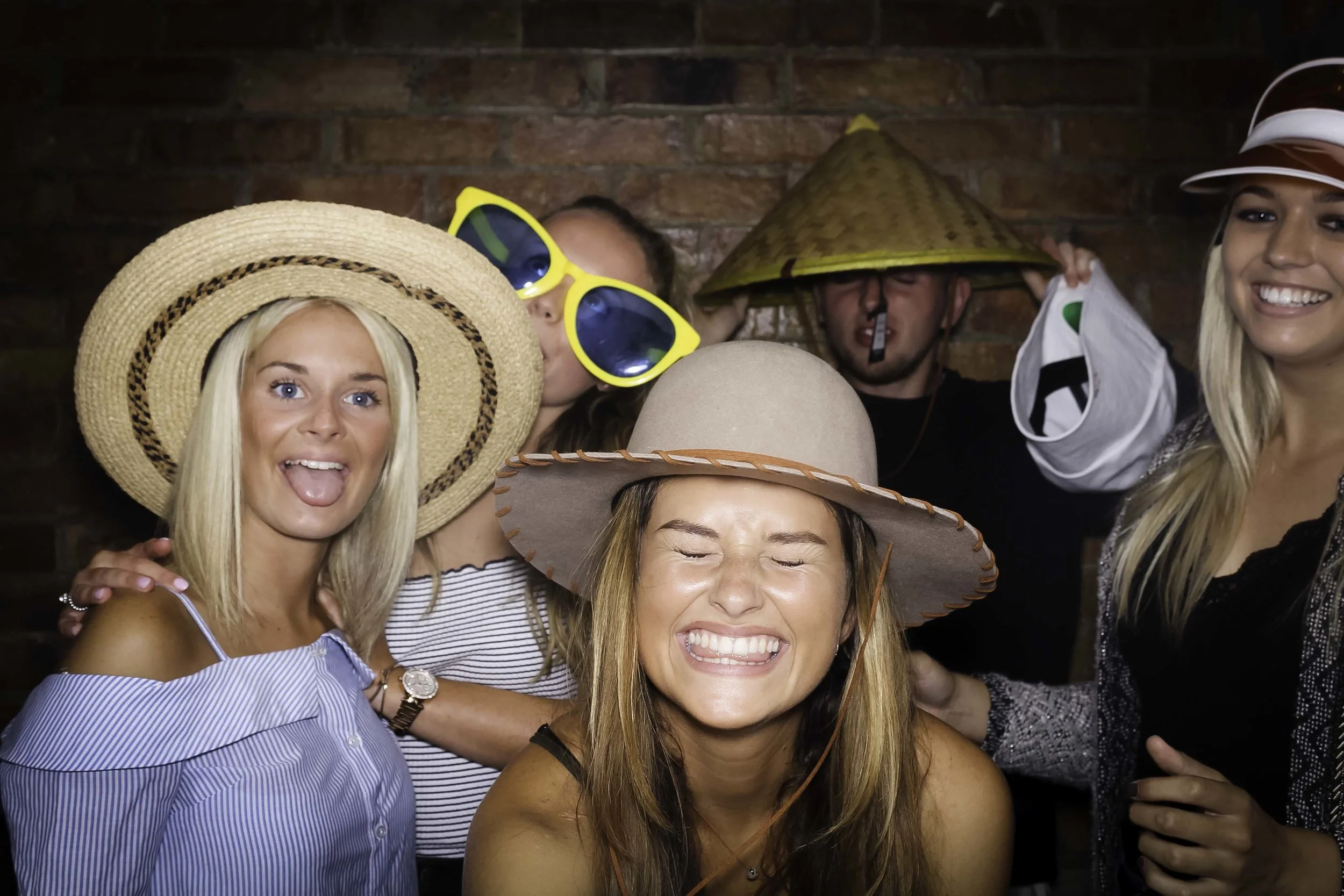 coast_photo_booth_sm-80.jpg