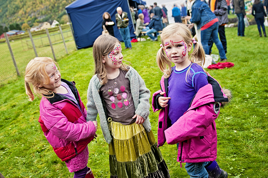 12.09.29 MKF PEOPLE8.jpg