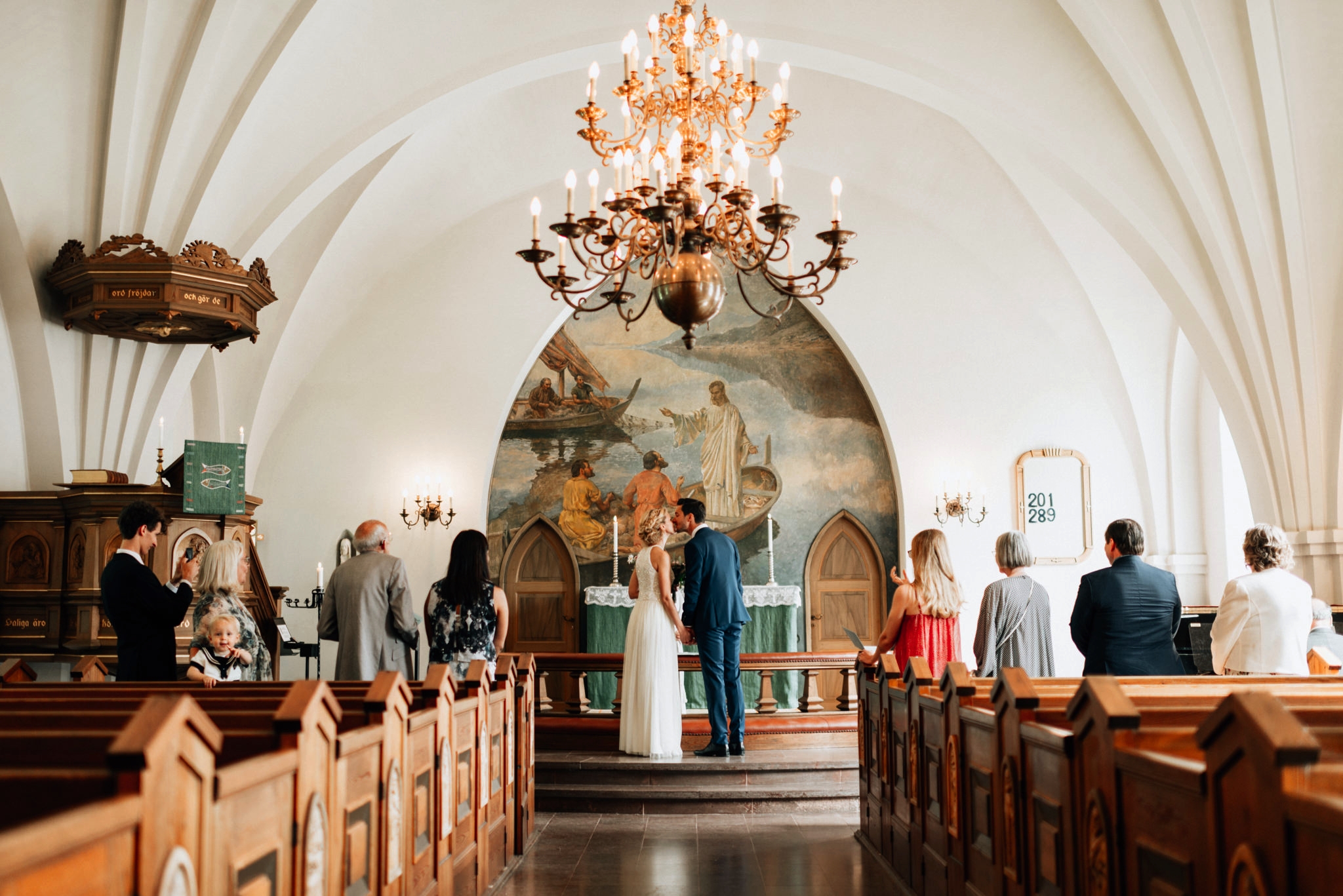 intimt-bröllop-mölle-kapell-rusthållaregården-arild-bröllopsfotograf-skåne-aase-pouline138.jpg