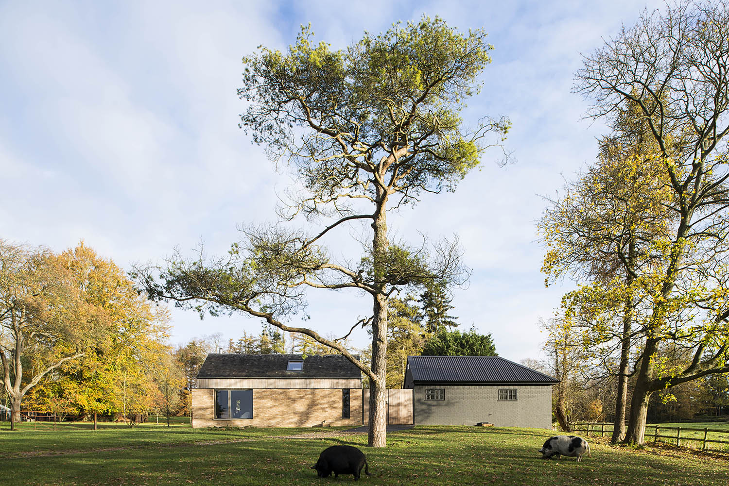 The Old Park + Stables / Mclean Quinlan