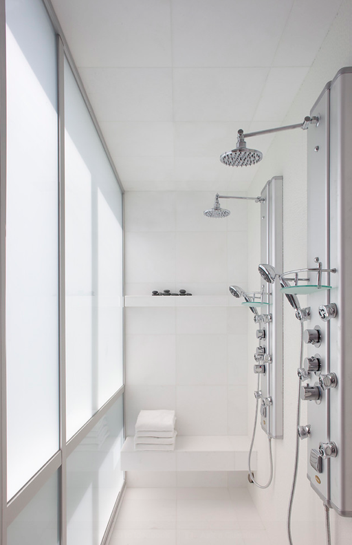 Thassos wit marmer badkamer door AMC Natural Stones geleverd.