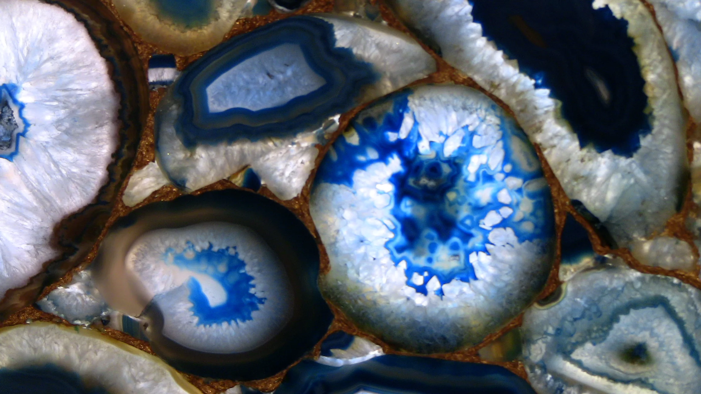 Blauwe Agathe met goud