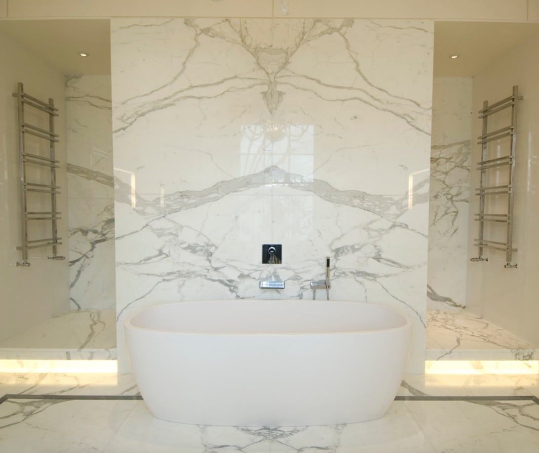 CALACATTA MARMER OPEN BOEK - BADKAMER