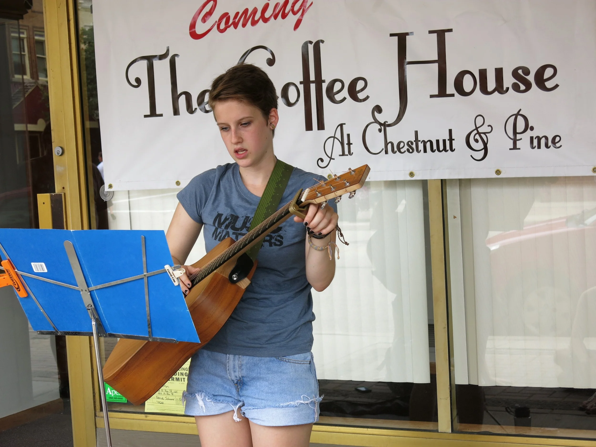 street busker3.jpg