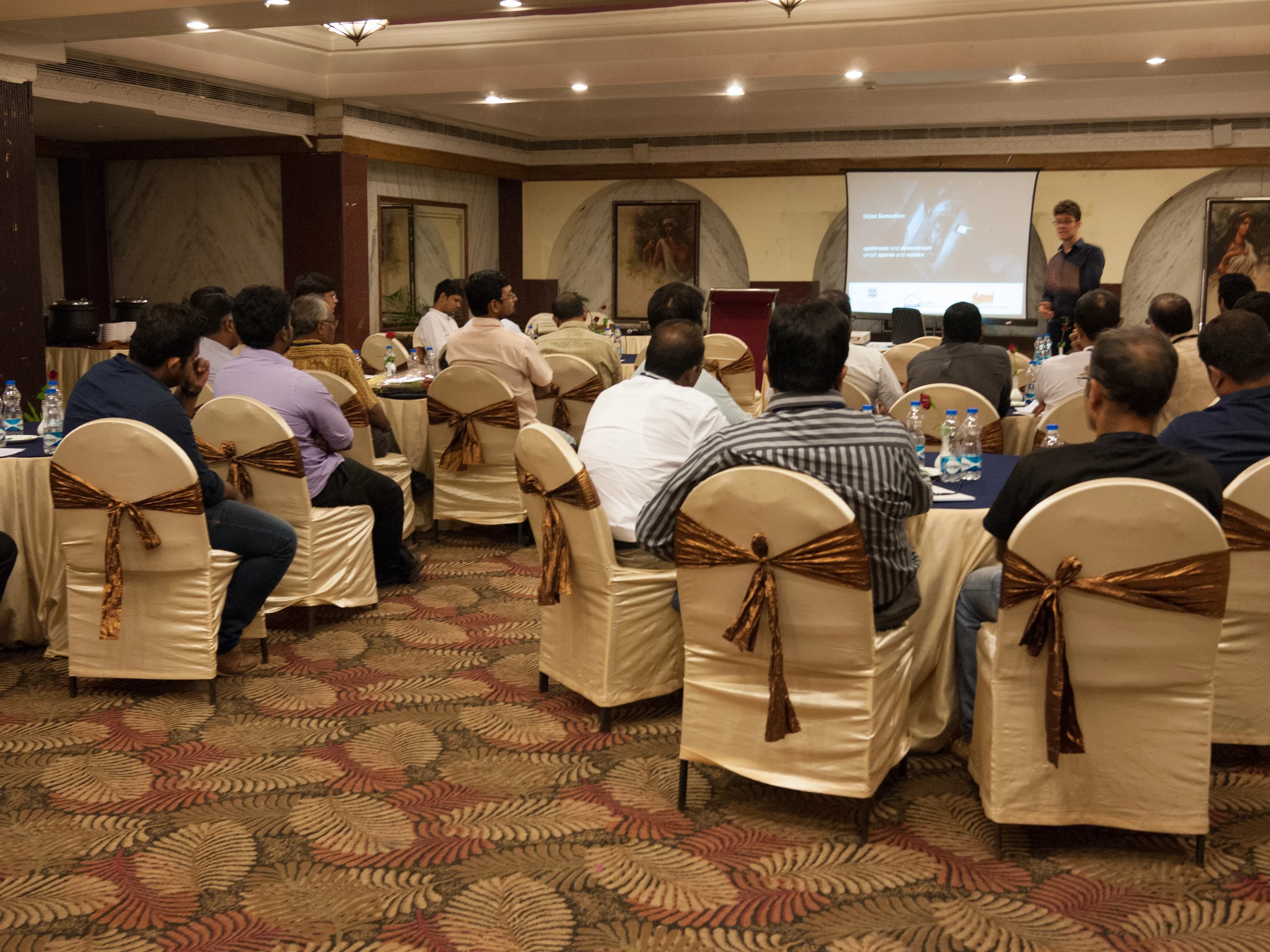 Jamie Cross (UoE) opens precedings, presenting Urjaa Samadhan alongside a discussion of current issues in the off-grid solar supply chain.