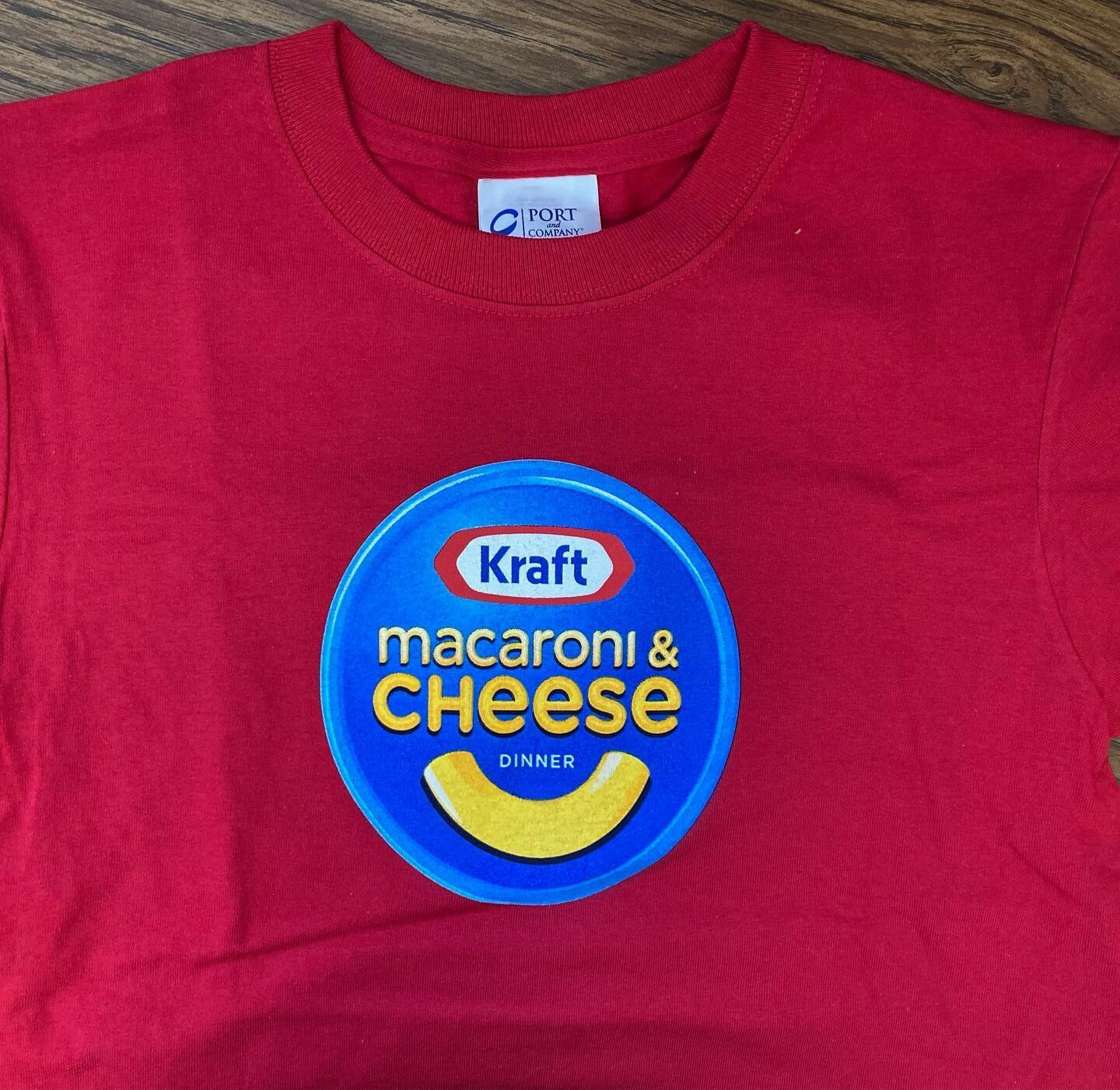 Do you have a kid who LOVES their Kraft Mac n Cheese?! Buy three boxes and get a free stylin&rsquo; shirt for them. (boxes are on sale too!)