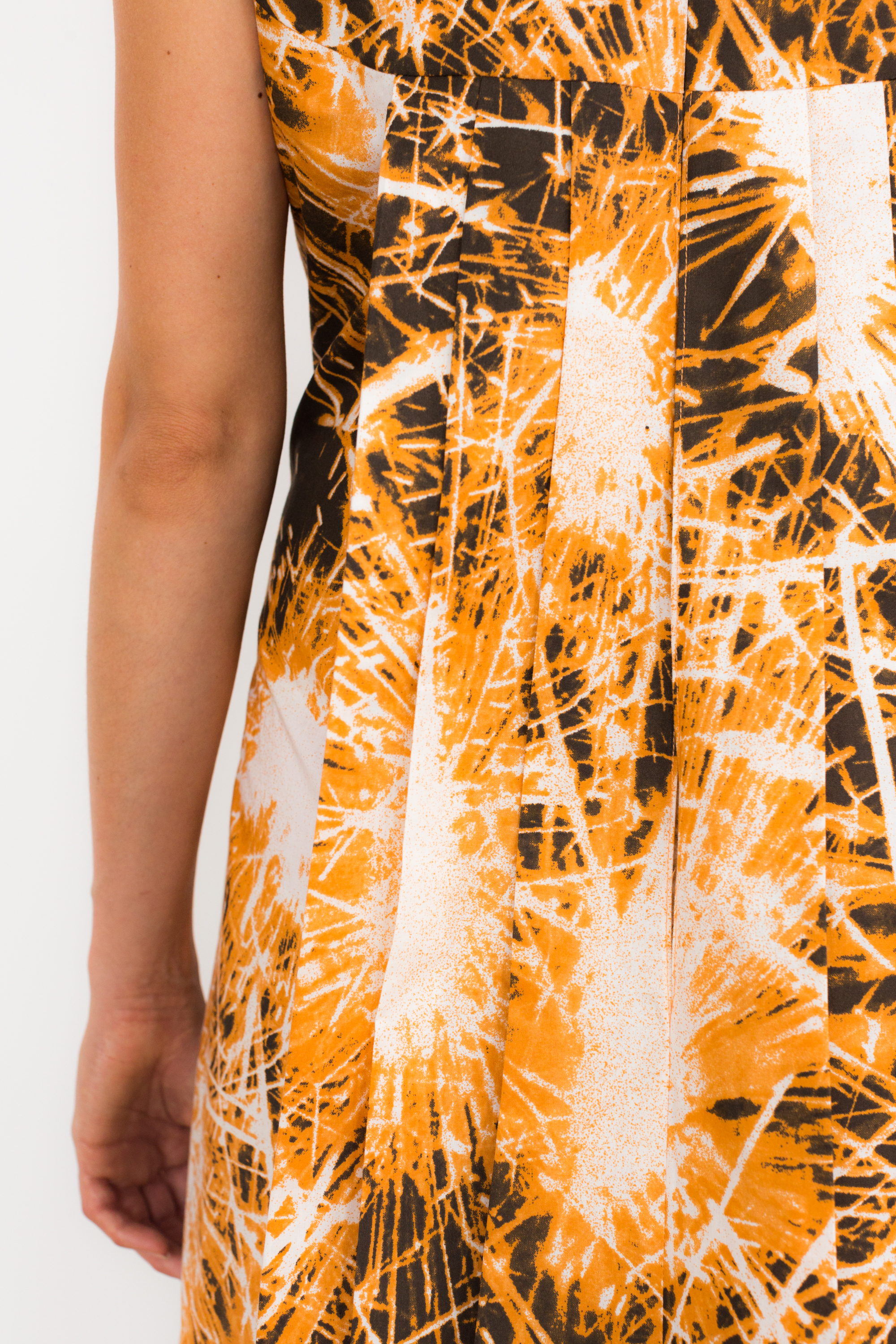 language-of-the-birds-fireworks-holomu'u-sophisticated-sheath-Hawaiian-tropical-beach-asian-dress-ethical-textile-print-1