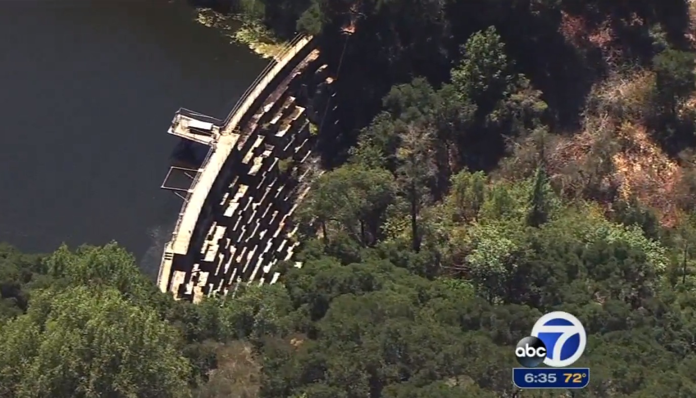 Stanford's Searsville Dam blocks fish, spurs debateABC 7 NEWS /&nbsp;July 24, 2014Stanford University is finding itself at the center of an unlikely environmental battle. It centers on an aging dam and the barrier it creates for native fish. A decis…