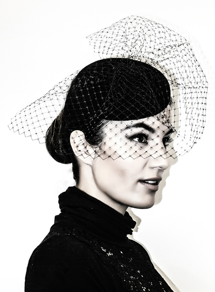 "The Classics" Mini Beret Black with veil