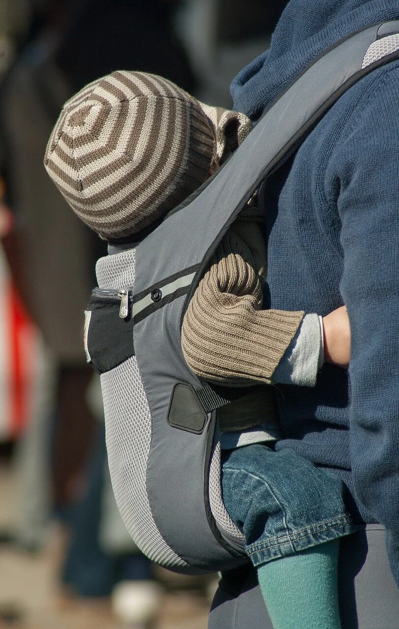 baby-carrier-2077383_1280.jpg
