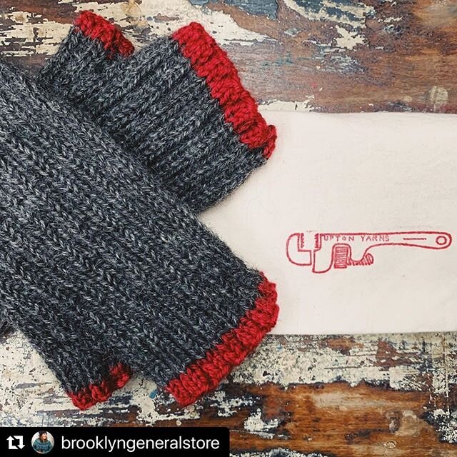 To NYC knitters - @brooklyngeneralstore is a great place for last minute gifts, including a few more Upton Yarns Salt Bay mittlet kits.  She knit this lovely pair for her mail carrier. Who is still on your list? 🧶
Also, a huge thank you to all the m