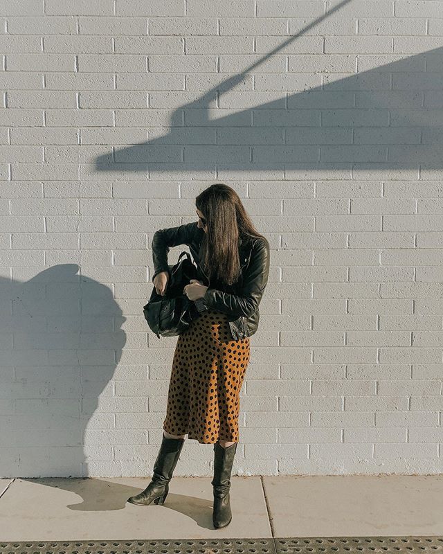 Spotted: me losing my keys in my backpack for the umpteenth time. See also: the most versatile and well-loved piece in my wardrobe right now. | 📷: @martinacali_ .
.
.
.
.

#socal #ocblogger #moongoatcoffee #socalcoffee #costamesacoffee #occoffee #co