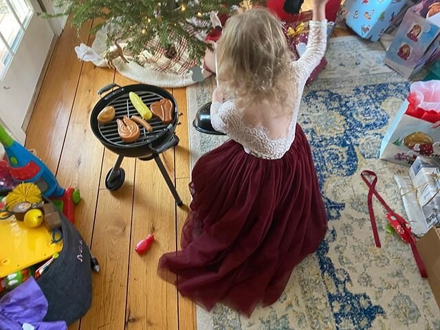 Sizzlin’ holiday fun with the families. Wish I took more photos as usual. 🎄