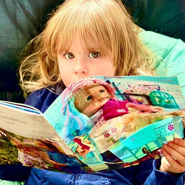 Quality reading. 👀 My favorite #stayhome photo thus far.