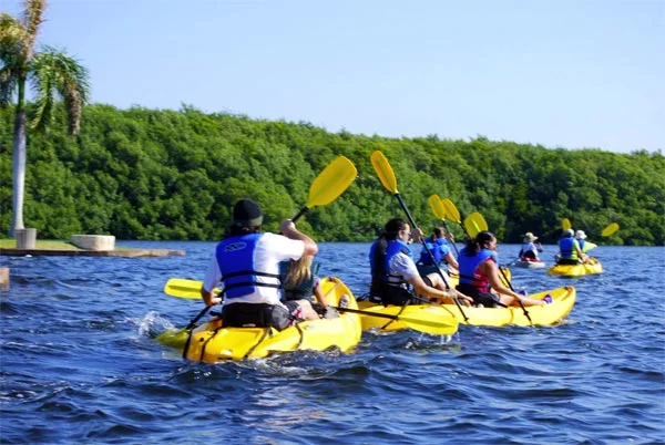 canoe_23jkbewdfo8.jpg