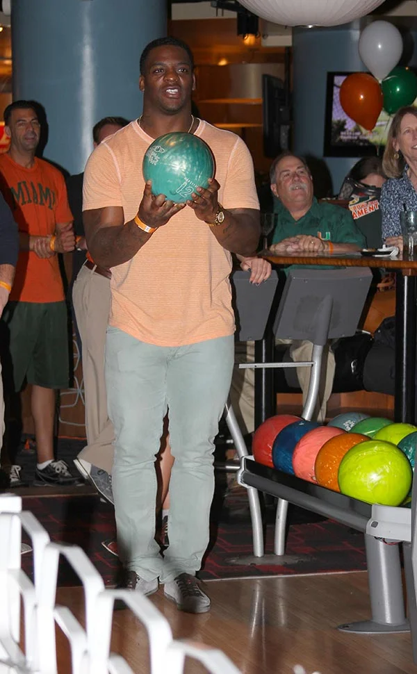 Clinton Portis bowls at 2014 event