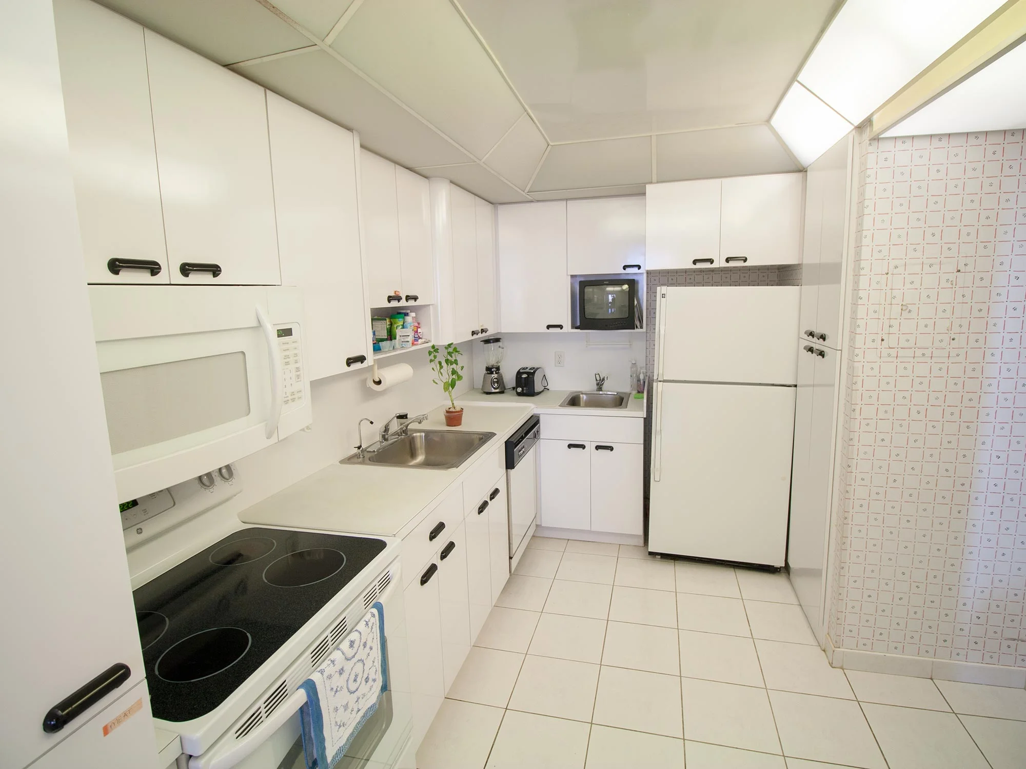 06_KitchenMain.jpg