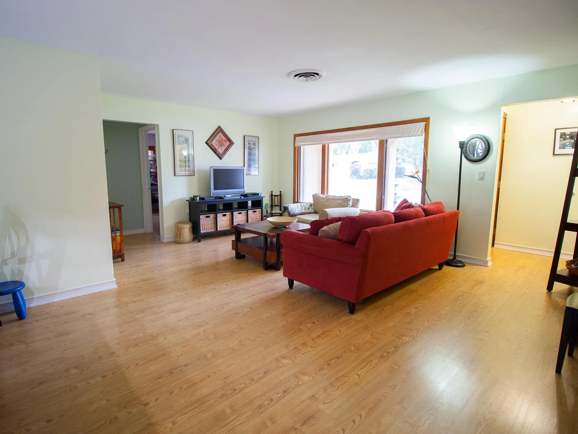 03_EntryLivingRoom.jpg