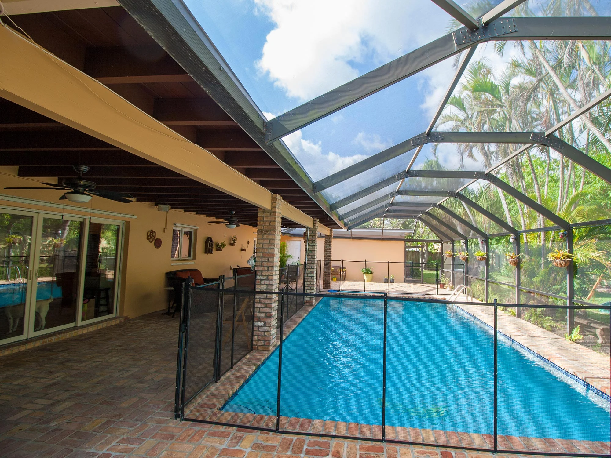 20_PoolPatioArea.jpg