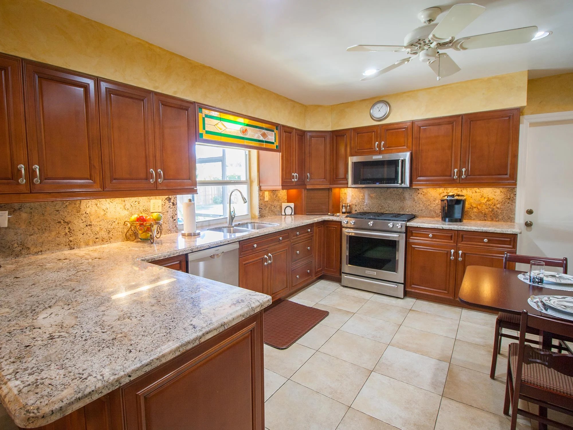 08_Kitchen.jpg
