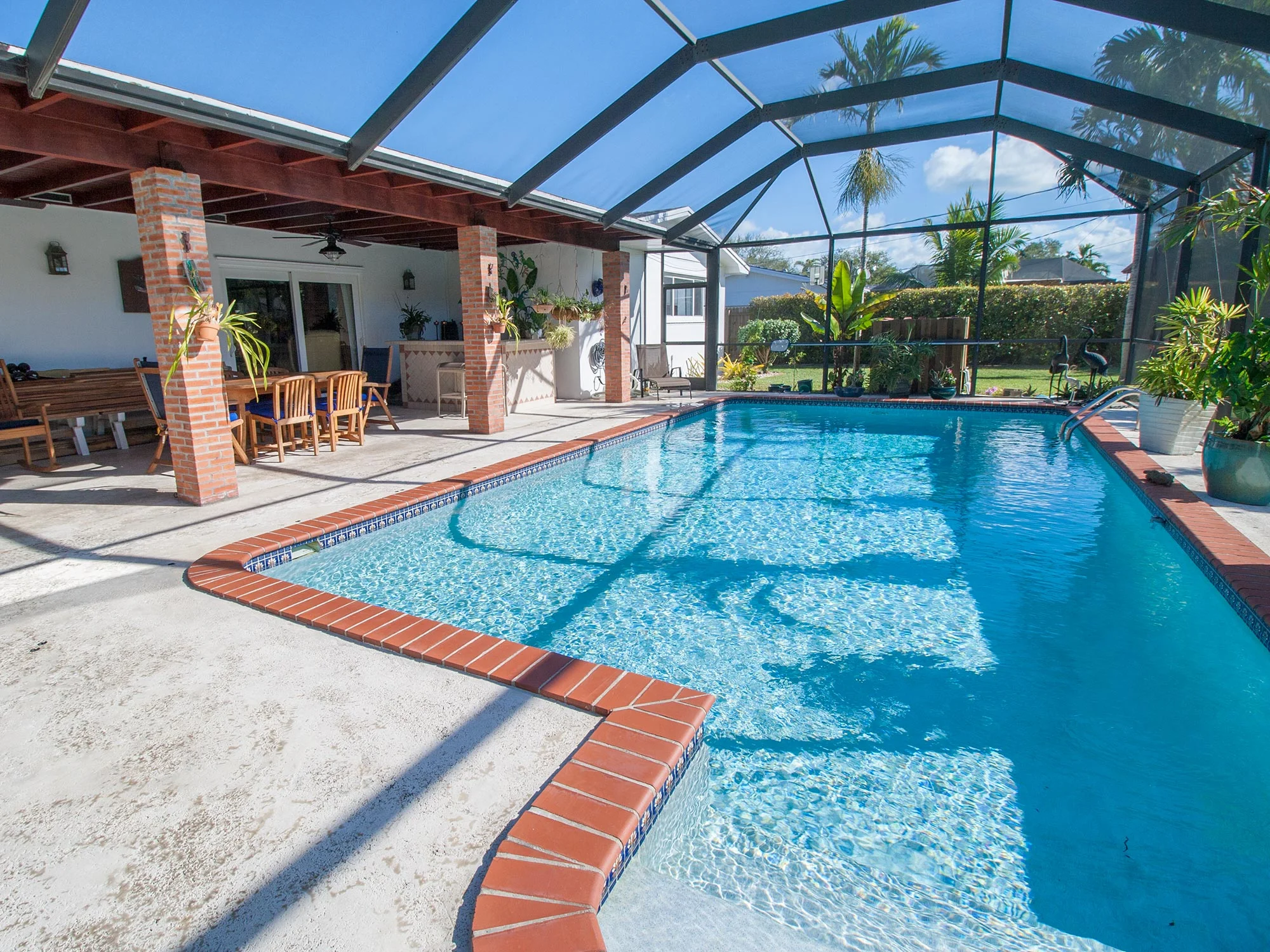 19_PoolPatioScreened.jpg