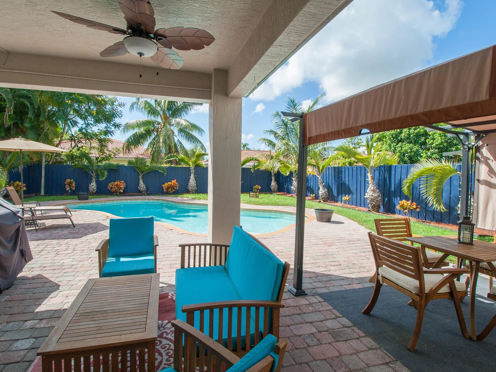 21_CoveredPatio.jpg