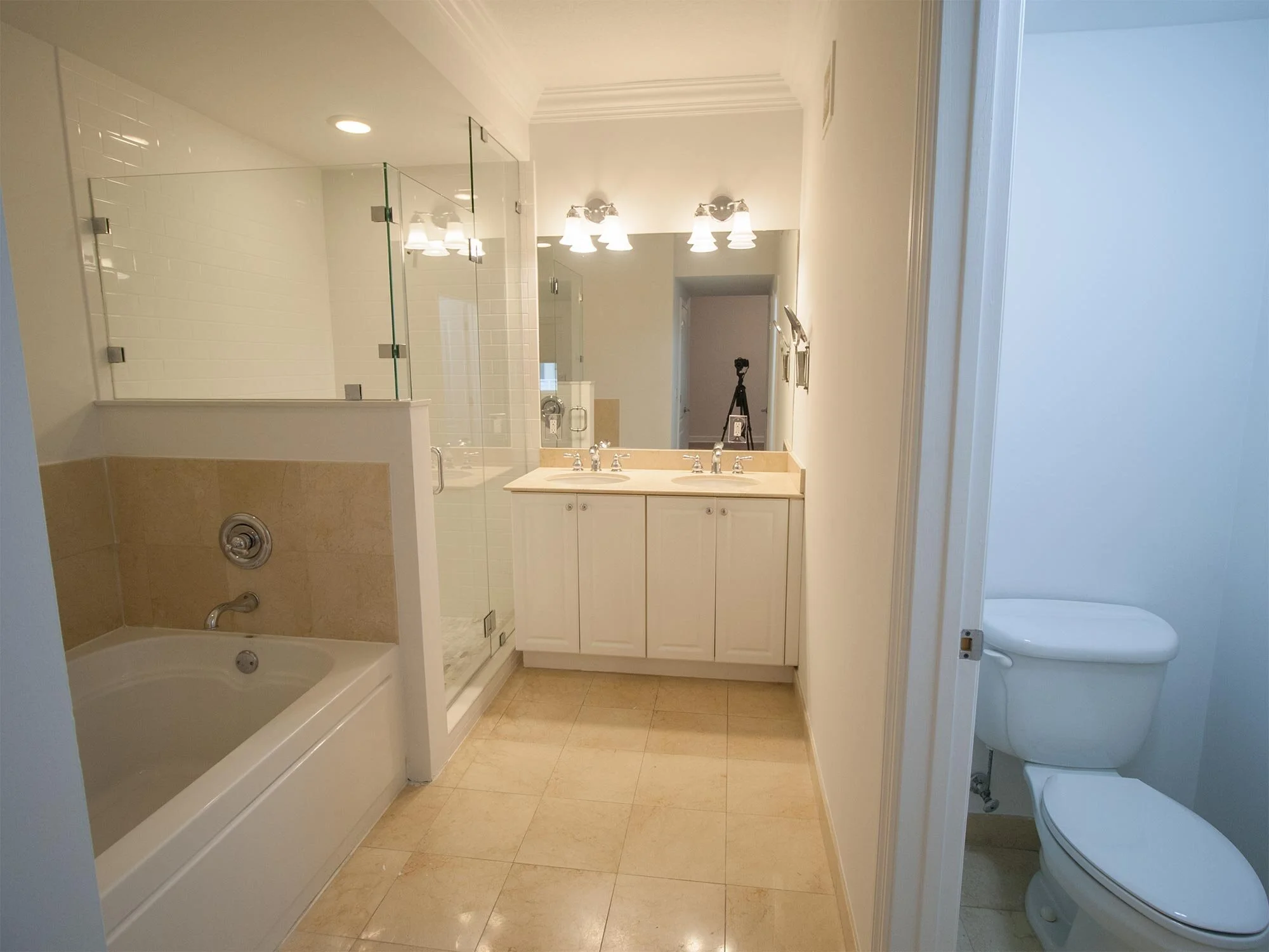11_MasterBath.jpg