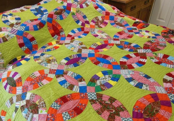 Lime Double Wedding Ring Twin quilt at Bluebird Gardens