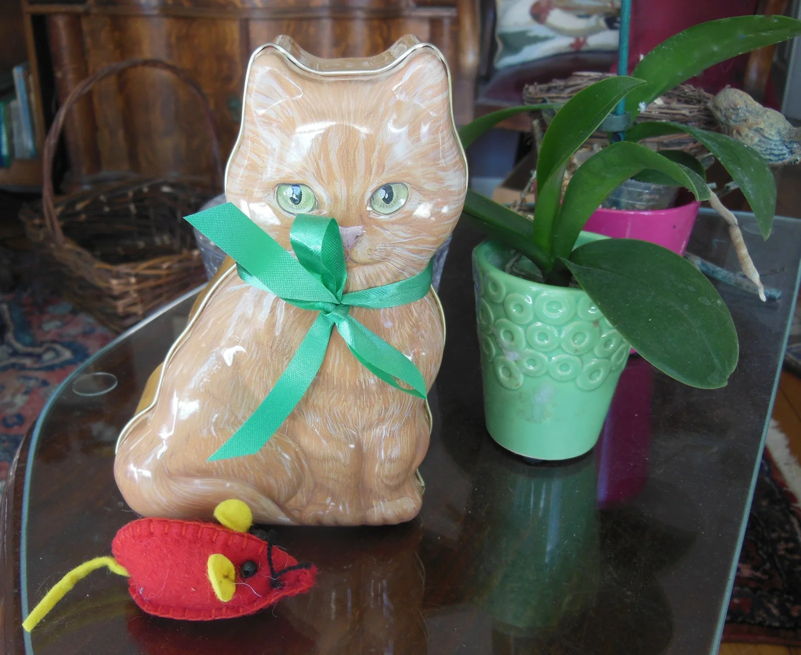 For the Cat Yellow Cat Tin with Mouse.jpg