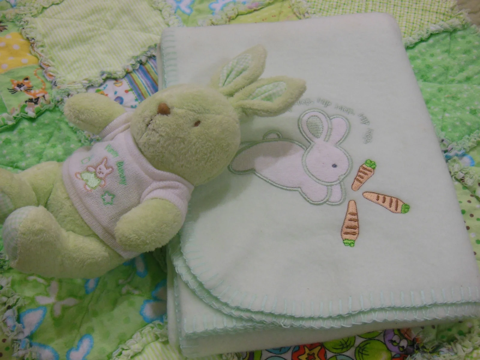 Green Rag Baby Quilt Gift Set close.jpg