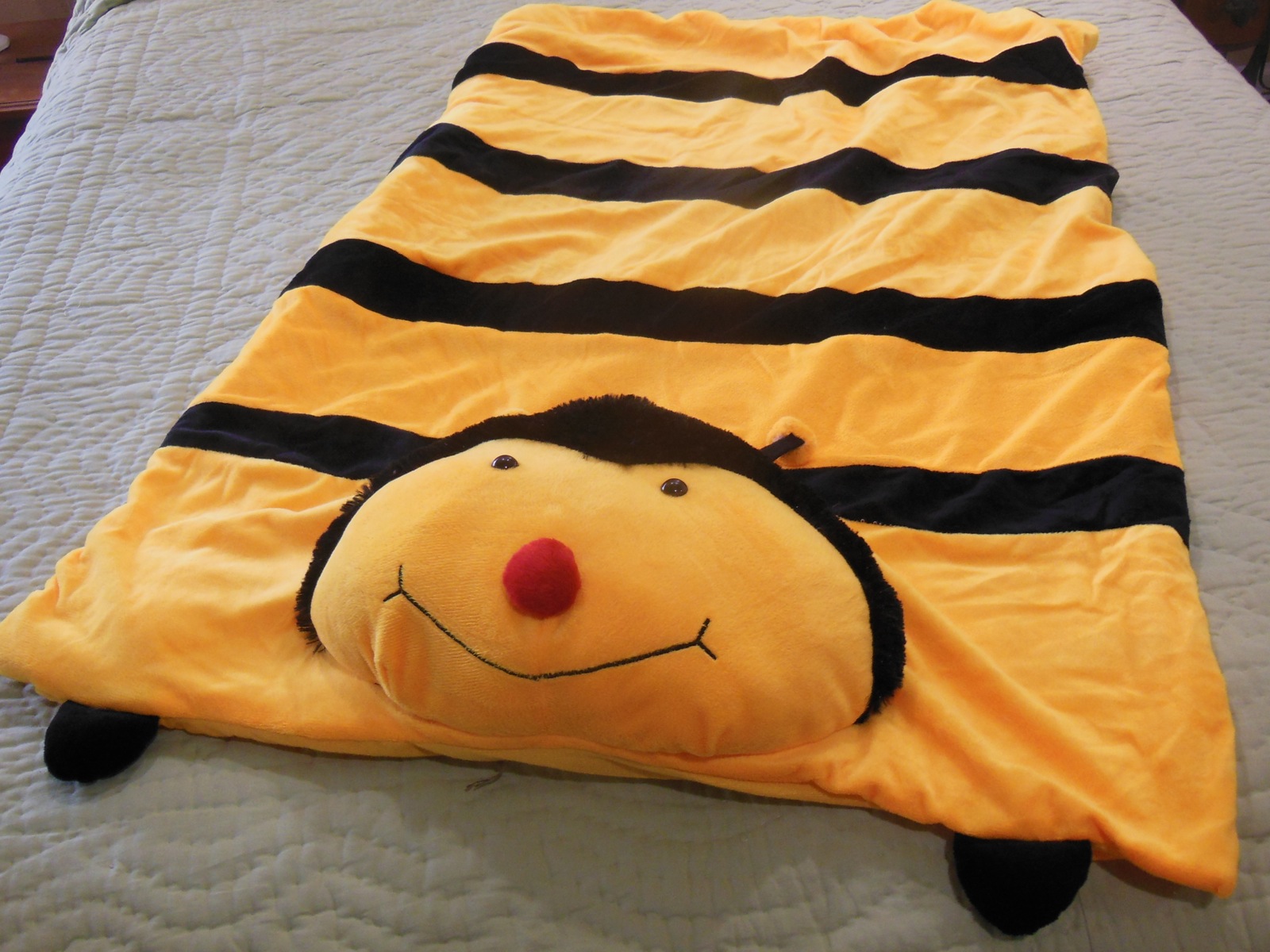 Bee Napping Quilt from Bluebird Gardens USA