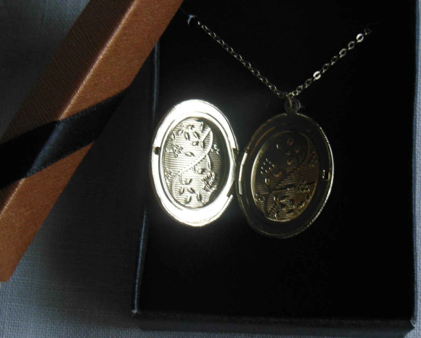 gold tone locket