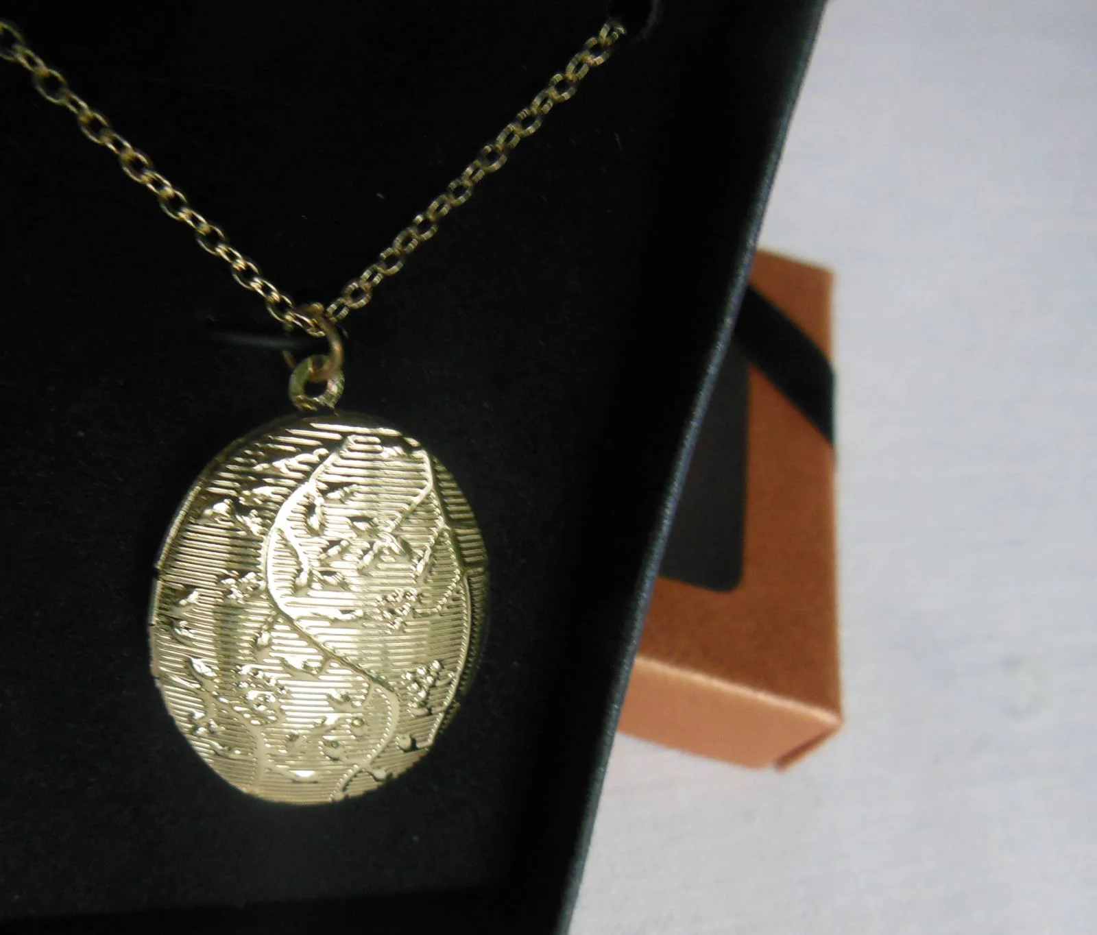 gold tone locket