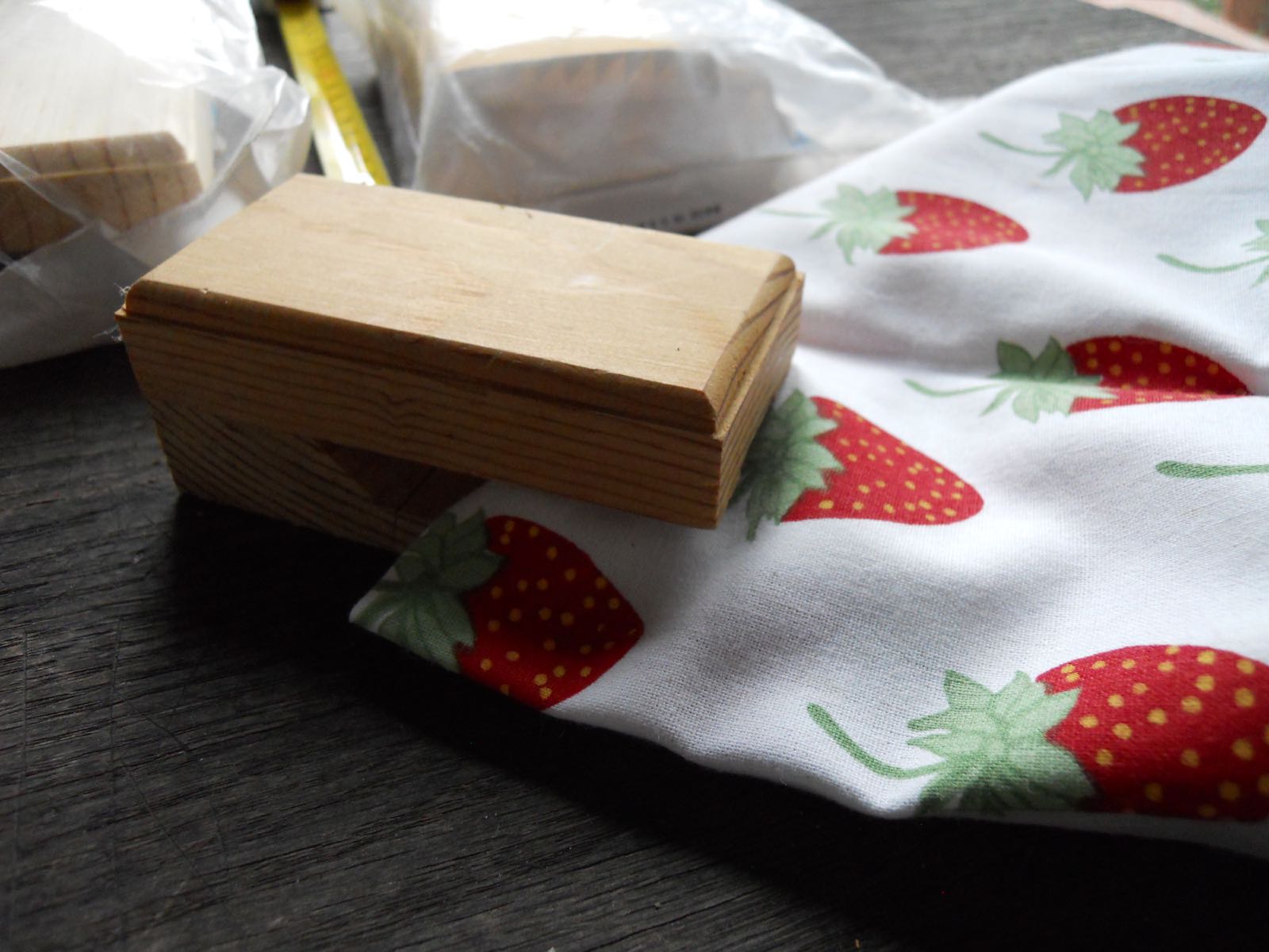 Wooden quilt hangar example.jpg