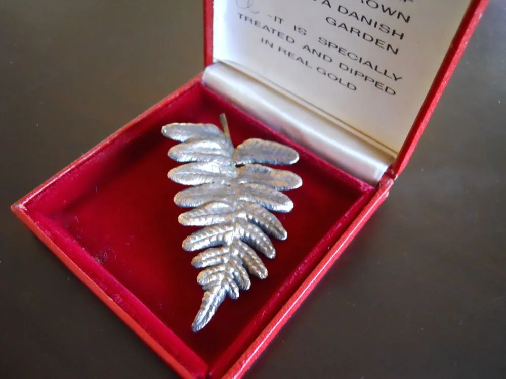 Flora Danica leaf in box.jpg