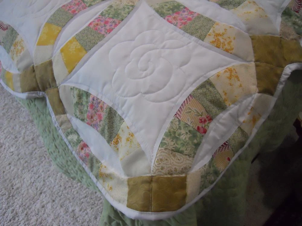 Yellow wedding ring lap quilt made by Bluebird Gardens USA