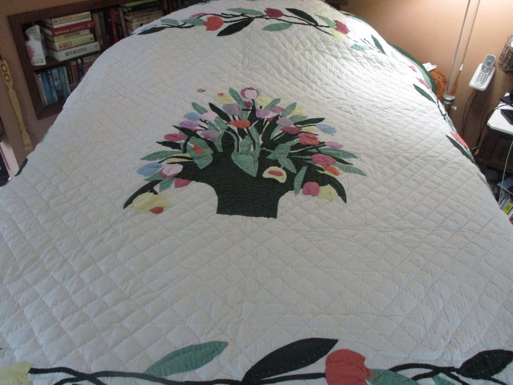 Flowers Bee Applique Full quilt at Bluebird Gardens